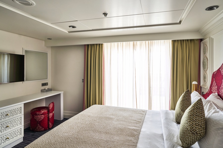 Marella Cruises Marella Voyager Voyager Suite ©Tom Fallon 4.jpg